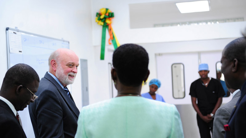 Richard Hart, MD, DrPH, president of Loma Linda University Health and Adventist Health International tours the new surgical suite along side Haiti’s first lady and other honored guests.